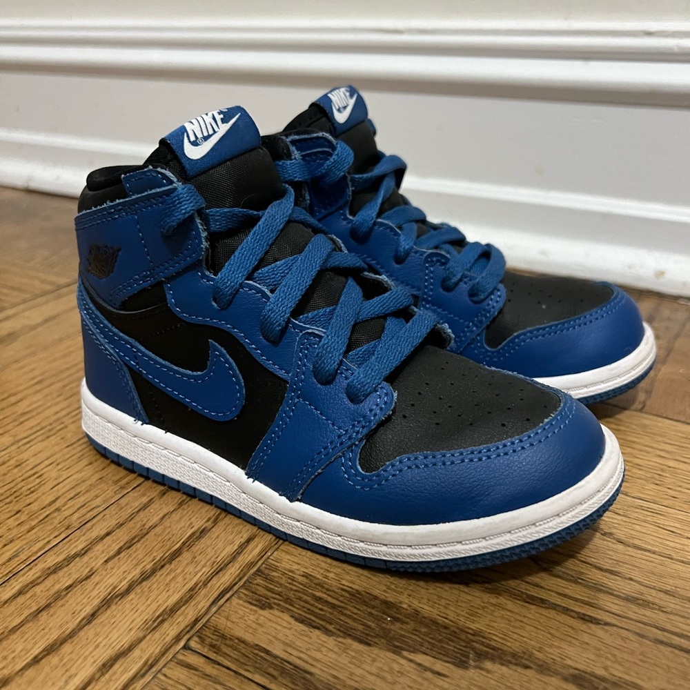 Jordan 1  Black and marina blue.